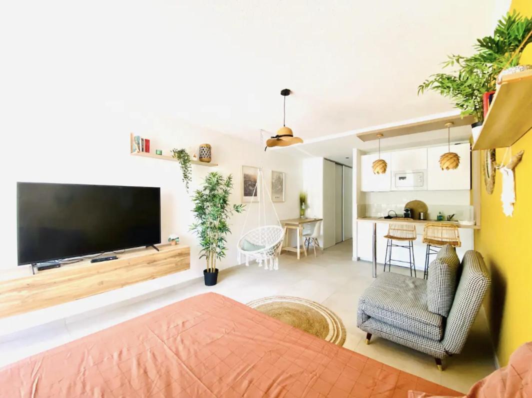 Studio Terrasse & Parking Gratuit En Residence นีมส์ ภายนอก รูปภาพ