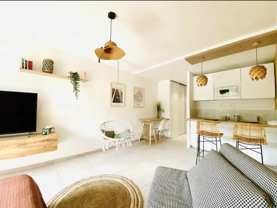 Studio Terrasse & Parking Gratuit En Residence นีมส์ ภายนอก รูปภาพ